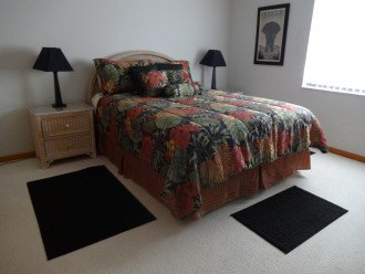 GUEST BEDROOM WITH QUEEN SIZE BED
