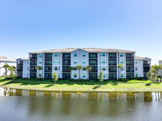 Top-floor unit with amazing views and golf membership in Heritage Landing! #35