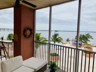Condo on the Caloosahatchee in River District #23