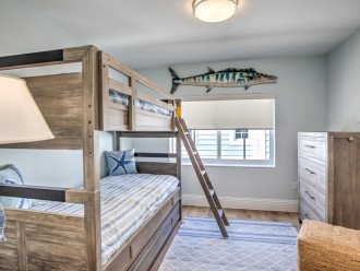 Twin Bunkbeds with Twin Trundle