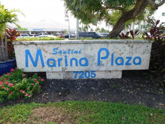 Santini plaza right next door - great restaurants, bars, stores, marina !!