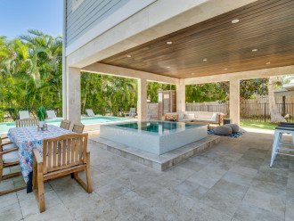 Infinity Pool & Spa, Putting Green & Golf Cart included will make your Dream #35