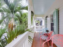 Tropical Old Town Bungalow - Great Location to Beaches and Duval!