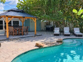La Cocolia located on north end of AMI. Lagoon Pool, Walk to Pine Ave.