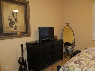 2nd Bed with full dresser & large closet