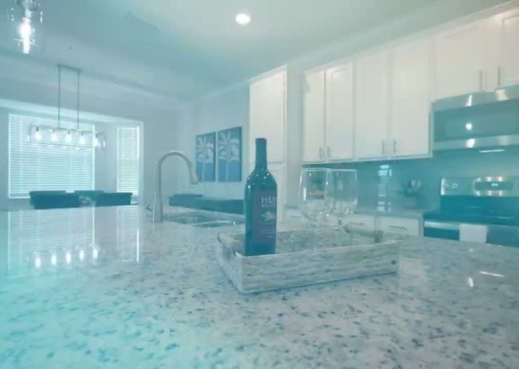 Top-floor unit with amazing views and golf membership in Heritage Landing! #2